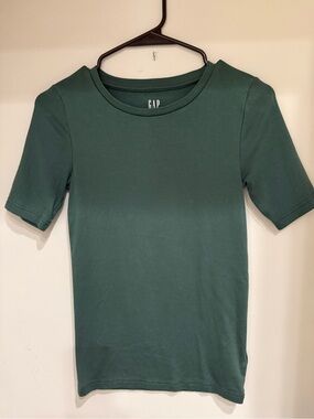 GAP Women's Short Sleeve Crewneck Tee in Dark Green
